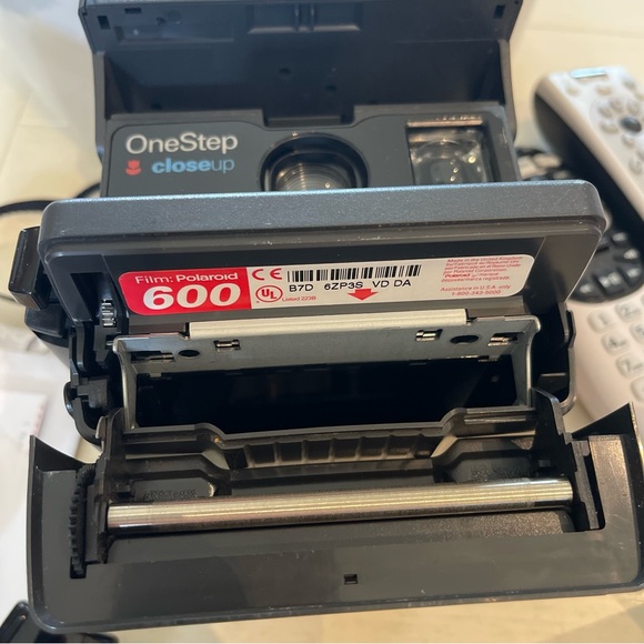 Vintage Polaroid 600 One Step Instant Camera with Electronic flash auto focus - Picture 8 of 8